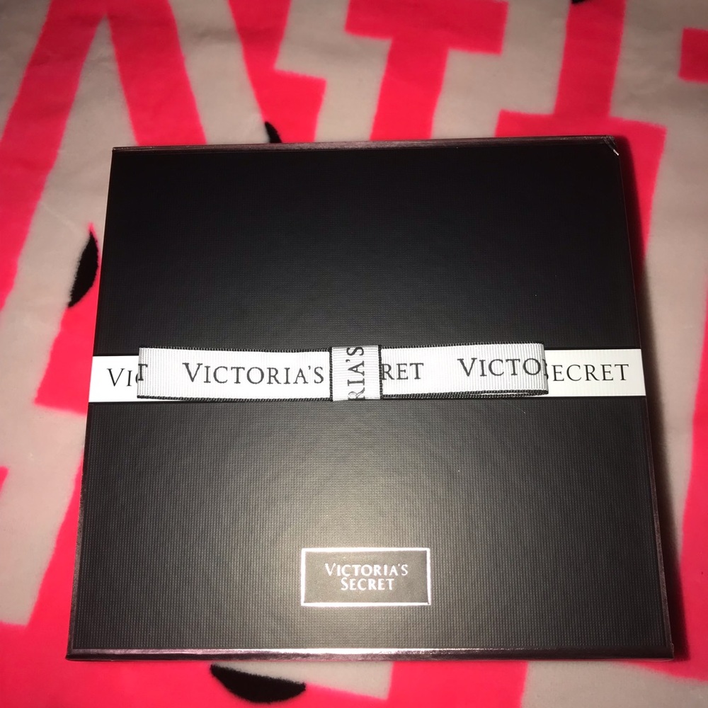 💕NEW Victoria’s secret box💕